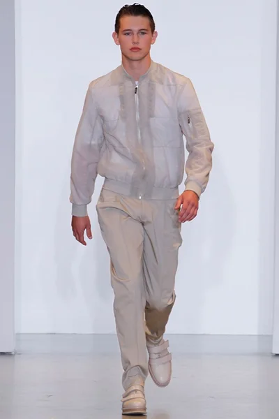 Look 8